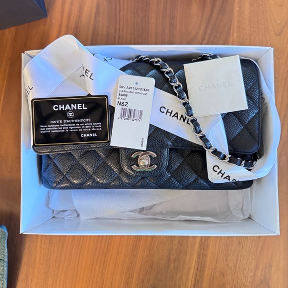 CHANEL - Classic Medium Flap, Caviar Black Leather, Silver Hardware, Full Set - Picture 7 of 16